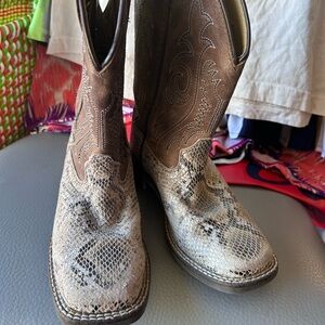 Gently loved Children’s Boots size 13.5